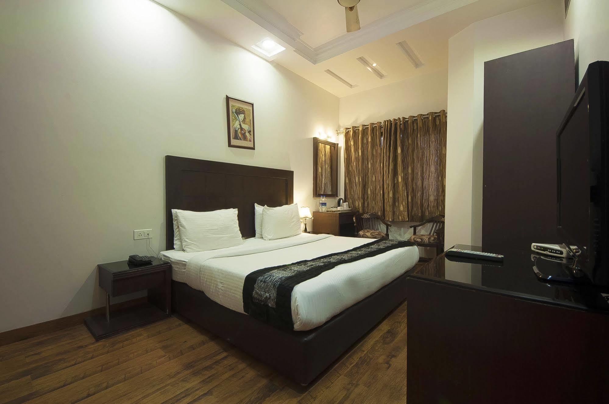 Hotel Prems Paradise Amritszár Kültér fotó